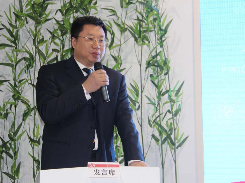 中国民主法制出版社社长肖启明在发布会上讲话