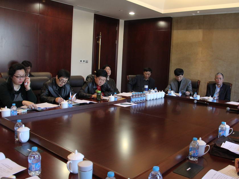 1月16日至17日，中国出版集团公司2013年度工作会议召开。图为第五组讨论现场。