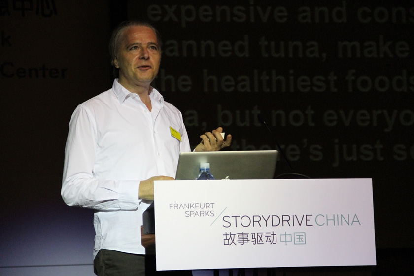 5月29日，第二届故事驱动中国大会（StoryDriveChina）在北京国家会议中心举行。在29日下午举办的主题为“亮点单元（一）”活动上，十位来自德国顶级设计机构的代表，为我们介绍创意产业中的“讲故事之道”——如何用“词汇”来讲故事。图为德国设计协会成员提尔曼·巴赫斯。