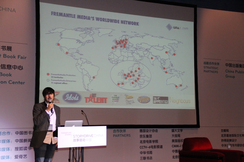 5月29日，第二届故事驱动中国大会（StoryDriveChina）在北京国家会议中心举行。在29日下午举办的主题为“成功之路（一）：在纸张和银幕之外–故事的未来”活动上，来自德国的UFA实验室创意总监克里斯蒂安·科斯塔-仓恩为大家介绍了一些电影互动传媒的相关问题。