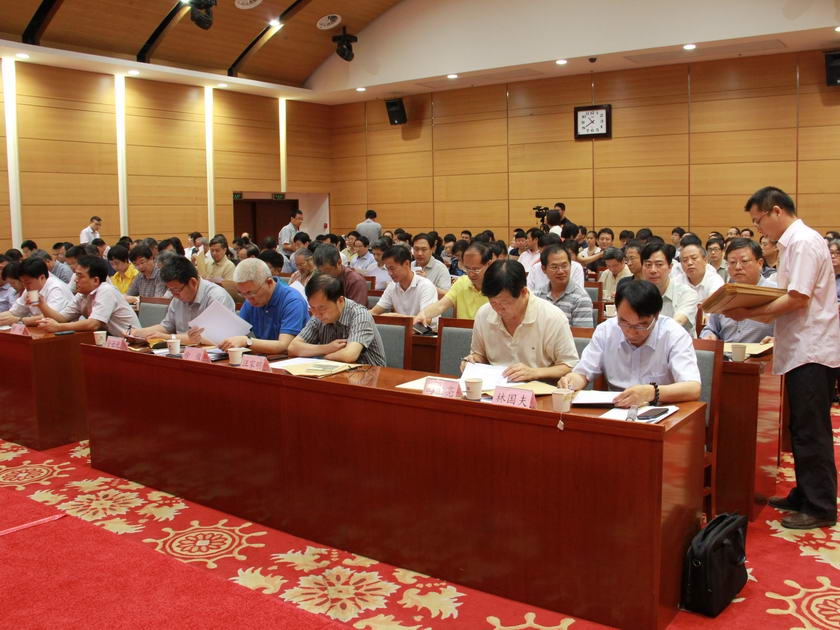 7月9日上午，中国出版集团公司召开党的群众路线教育实践活动动员大会，对开展教育实践活动进行动员部署。