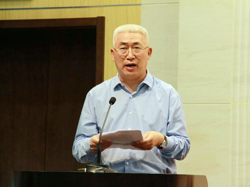 “伯鸿书香奖”启动仪式上，中华书局总经理徐俊介绍了活动缘起以及宣布顾问、工作委员会、评审委员会名单。