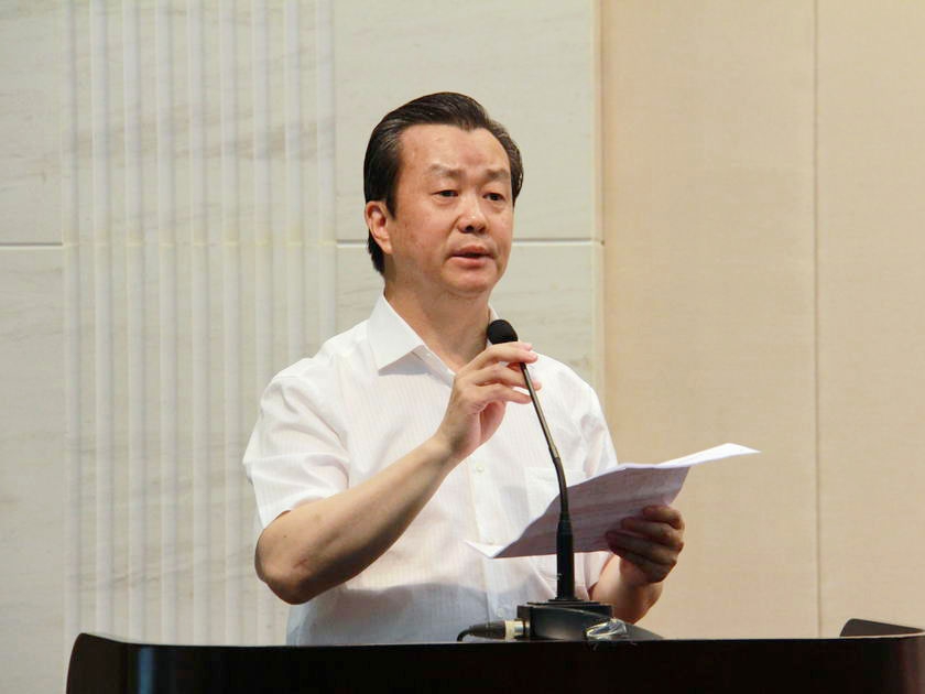 “伯鸿书香奖”启动仪式上，光明日报社总编辑何东平代表主办方进行发言。