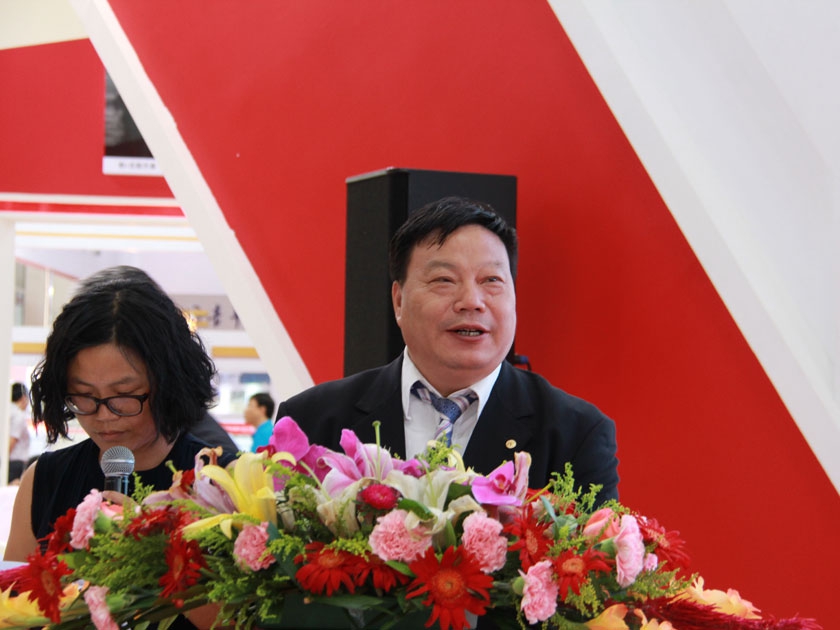 三联书店总经理樊希安在签约仪式上讲话。（摄影：李培芝）