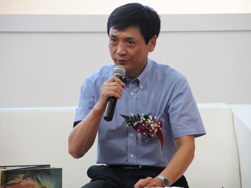著名作家曹文轩在“多维视野下的中外版权合作”对谈活动上讲话。（摄影：袁思源）