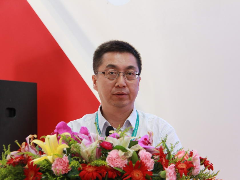 中国出版集团公司副总裁李岩在签约仪式上讲话。（摄影：李培芝）