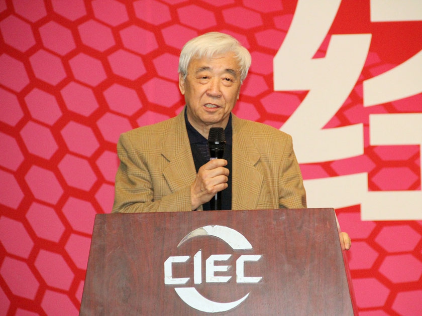 1月8日，中国出版集团公司2014年经销商大会在中国国际展览中心（老馆）举行。图为作家苏叔阳在大会上发言。