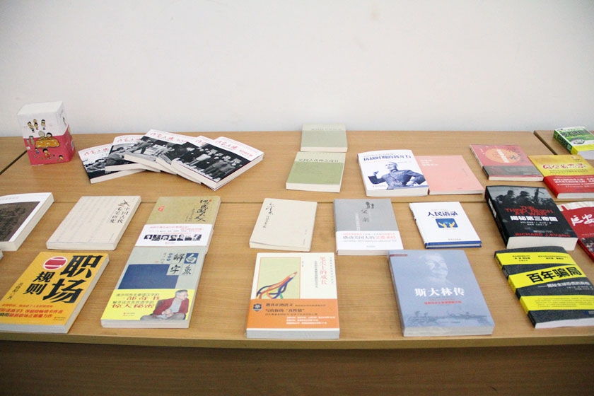 1月8日，中国出版集团公司2014年经销商大会在中国国际展览中心（老馆）举行。图为精品图书展示。