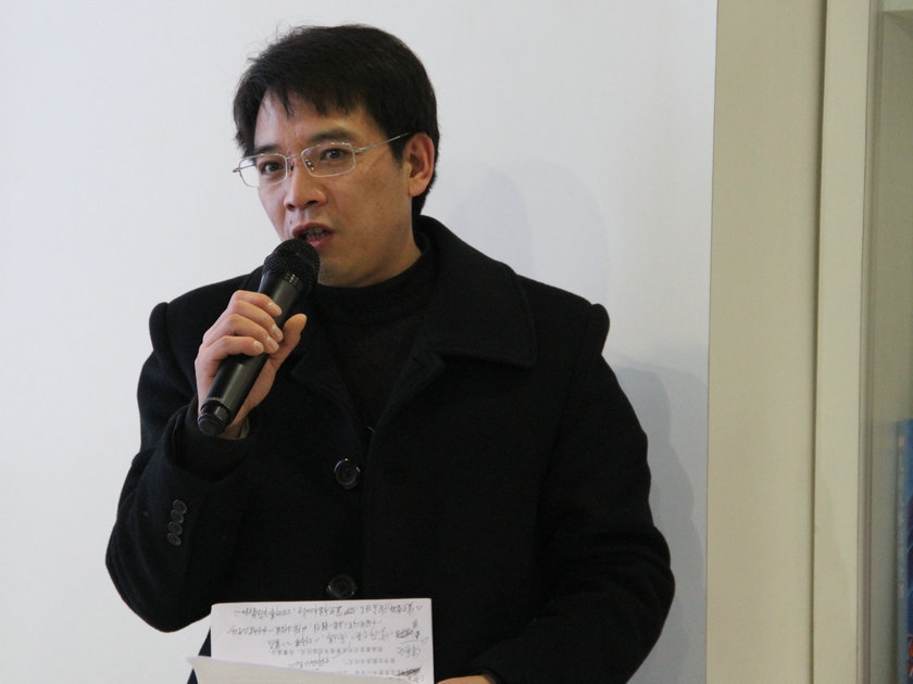 图为华文出版社副社长李红强在活动现场讲话。
