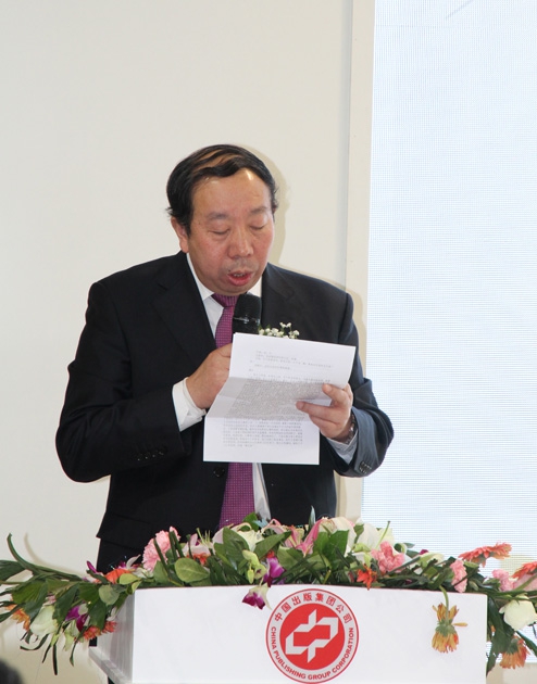 图为人民文学出版社党委书记、天天出版社社长、曹文轩儿童文学艺术中心副主任刘国辉在发布会上讲话。