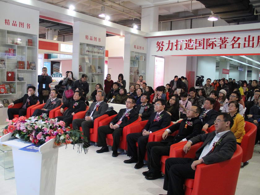 1月10日，由中国民主法制出版社举办的“重现国企涅槃之路——《国企备忘录》新书首发式”在北京2014年图书订货会上举行。活动现场座无虚席。