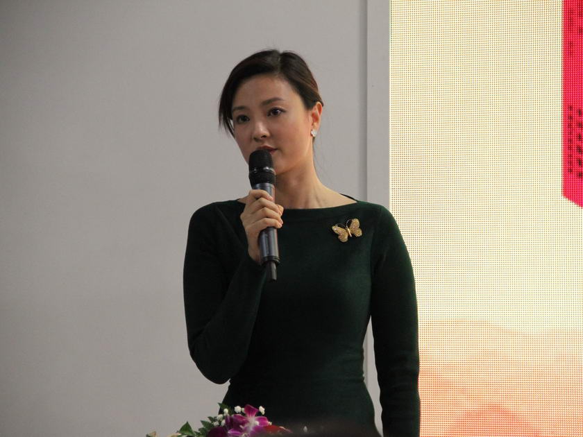 中央电视台主持人刘芳菲主持《国企备忘录》新书首发仪式。