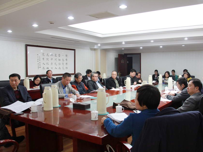 2月20～21日，中国出版集团公司召开2014年度工作会议。谭跃总裁作了题为《切实贯彻党的十八届三中全会精神，努力将群众路线教育实践活动成果，转化为集团实现“三化目标”的新举措》的工作报告。在会后的分组讨论中，大家一致认为，2014年度工作报告体现了集团公司发展战略的连贯性，更加求真务实，重点突出，充分体现了集团公司作为文化央企的政治意识、大局意识、责任意识、改革意识。图为第二小组讨论会现场。