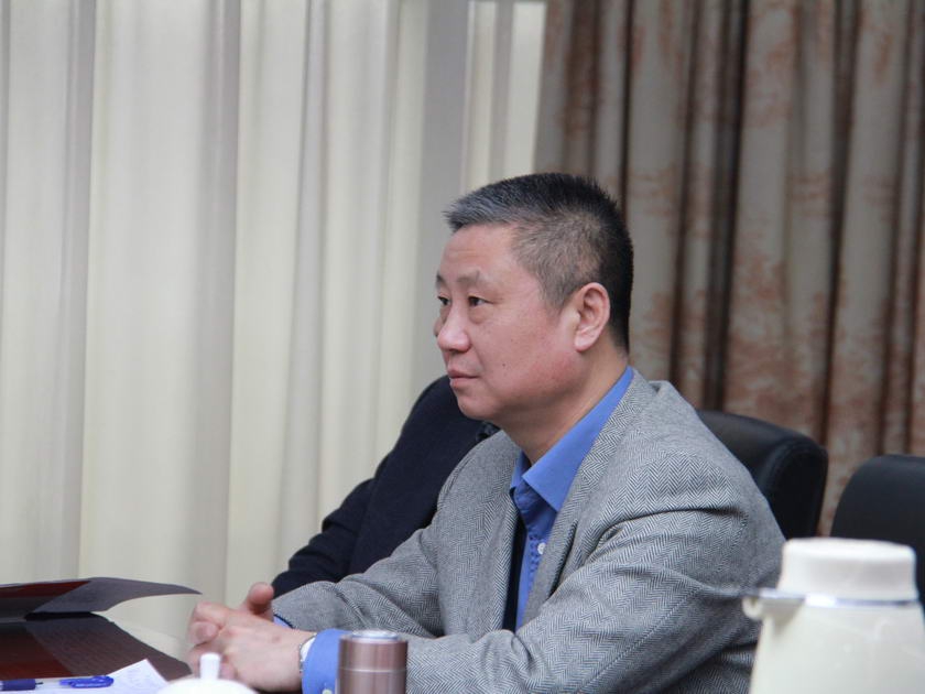 图为中国出版集团公司副总裁刘伯根出席第二小组讨论会。