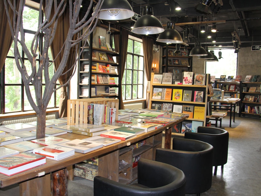 中图外文书店重装开业 集团公司品牌书店推广