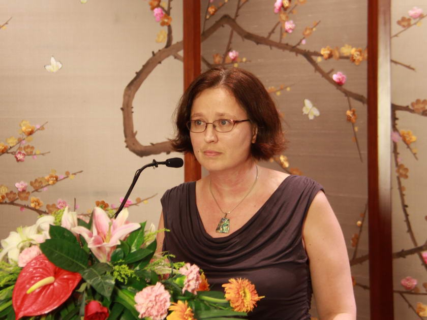 匈牙利布达佩斯亚洲中心文化教育交流顾问、自由翻译家、匈牙利文学翻译家协会成员克拉拉女士。