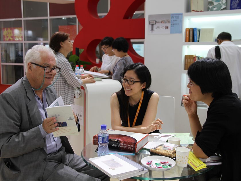 中国出版集团公司展区：业务会谈