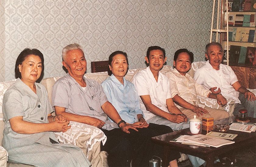 1978-1983年的社领导（左起：李群、邬析零、潘奇、孙慎、黎章民、叶传汉）