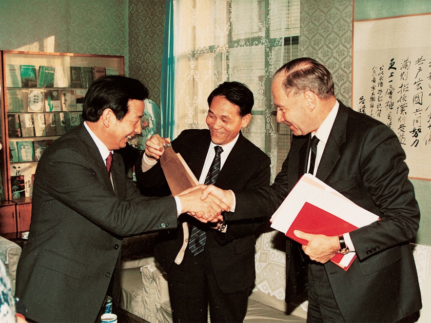 1990年11月15日，联合国世界知识产权组织高级顾问、瑞士音乐著作权协会前总干事恩希里·乌藤哈根访问人民音乐出版社，社领导杨昌霖、倪和文出面接待，中国音协副主席孙慎、国家版权局副局长沈仁干等应邀出席晚宴。