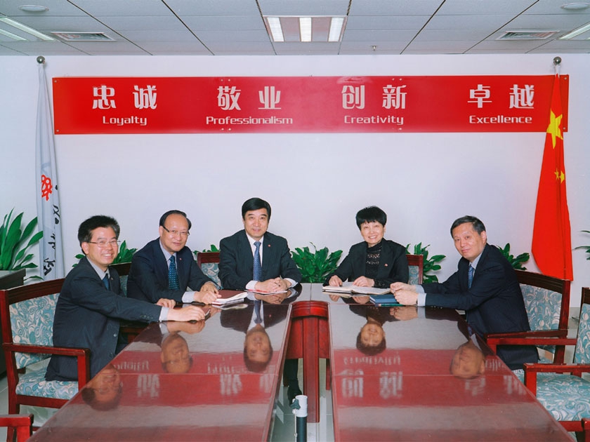 2010年-2012年人民音乐出版社社领导（左起：杨伯勋、郭文山、吴斌、莫蕴慧、杜晓十）