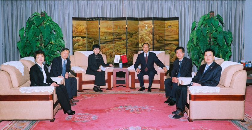 2012年-2014年人民音乐出版社社领导（左起：周群、杜晓十、莫蕴慧、郭文山、杨伯勋、赵易山）