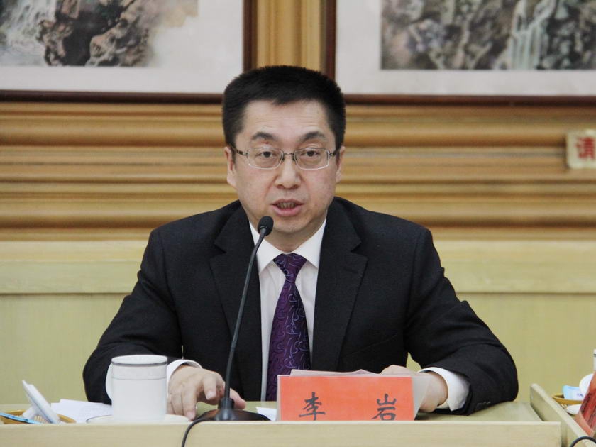 中国出版集团公司副总裁李岩主持签约仪式。