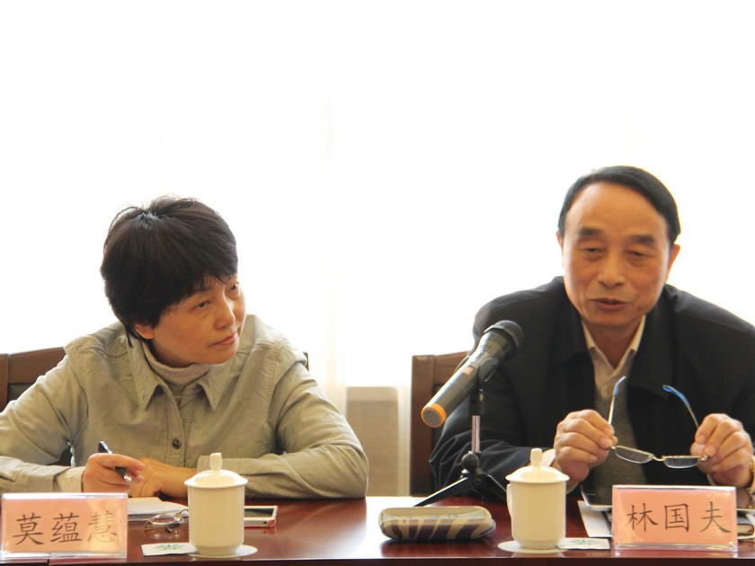 人民音乐出版社社长莫蕴慧、中国对外翻译出版有限公司总经理林国夫在分组会议中发言。