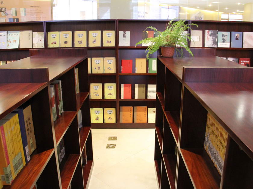 中华书局优秀出版物陈列室。