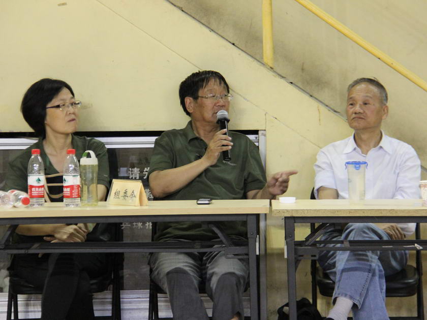 集团工会联合会副主席杭连生、崔景园等积极组织比赛活动。