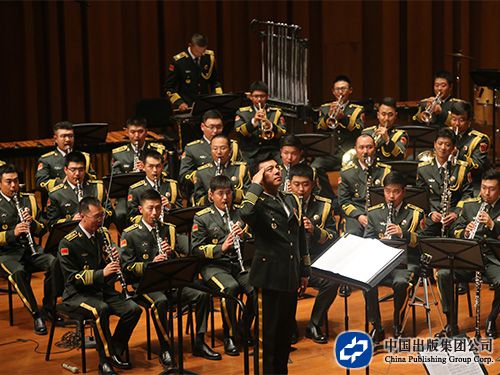 军乐队指挥回礼