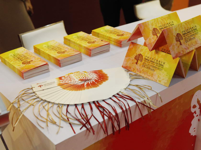 1月9日，2016新德里世界书展在印度首都新德里开幕。作为本届书展的主宾国，中国有81家出版单位的5000多种出版物亮相展会，以“文明复兴，交流互鉴”为主题的一系列出版与文化交流活动随之展开。中国大百科全书出版社在书展期间举行了中印文化交流图片展，图文并茂地展现了中国和印度自古以来的友好交往和文化交流。