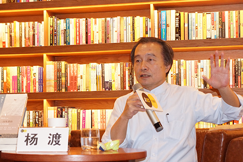 作者在上海言又几书店演讲