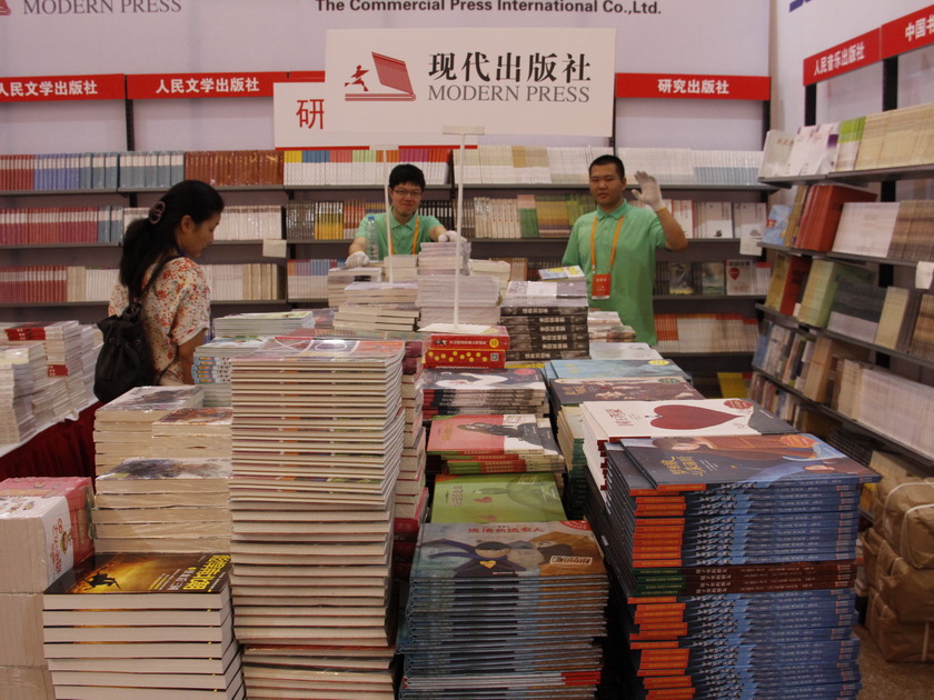 2016上海书展，中国出版集团公司统一组织，精心准备、周密筹划，携6000余种新书、600余种重点图书参展。