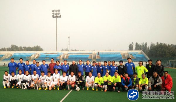 集团公司党组书记王涛与前四名合影_副本