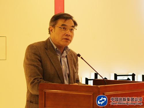 3.中国出版集团公司副总裁潘凯雄主持仪式