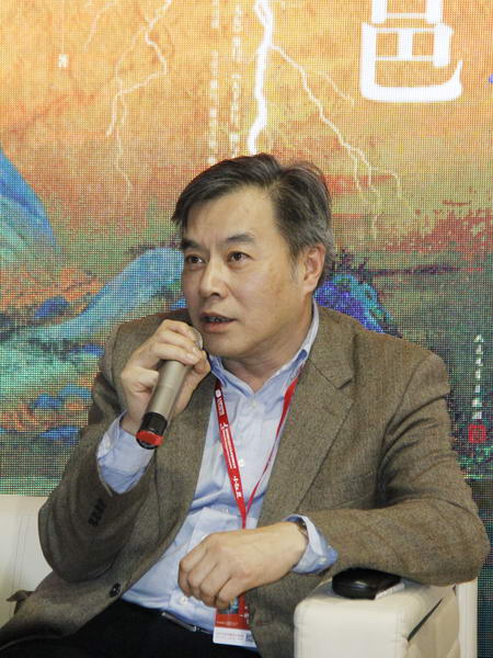 1月12日，2017北京图书订货会开幕首日，中国出版集团副总裁潘凯雄出席人民文学出版社赵本夫《天漏邑》新书发布会。