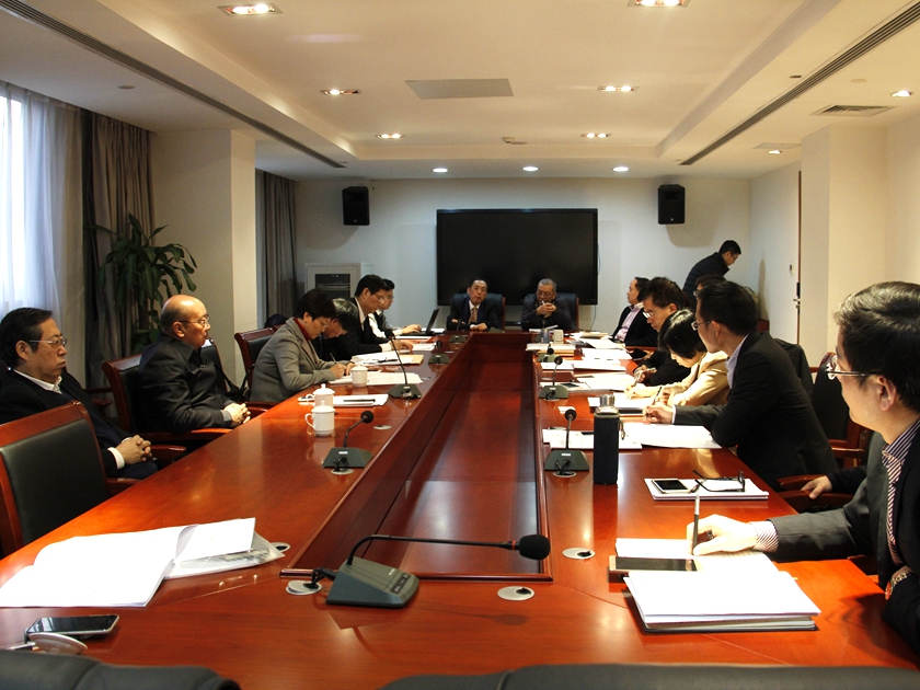 1月18日，中国出版集团公司2017年度工作会议在京举行。图为第二组讨论现场。中国出版集团公司党组书记王涛参加小组讨论。