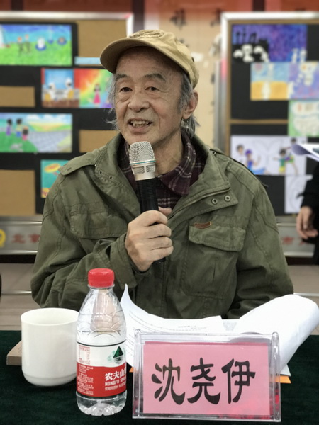 “北京市中小学培育和践行社会主义核心价值观——连环画进校园工作座谈会”全面总结三年来连环画进校园工作情况。图为中国美术家协会连环画艺委会主任沈尧伊作为连环画专家代表发言。