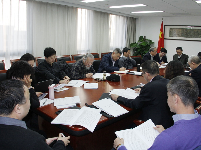 1月18日，中国出版集团公司2018年工作会议在京举行。图为第五小组围绕工作报告进行讨论。