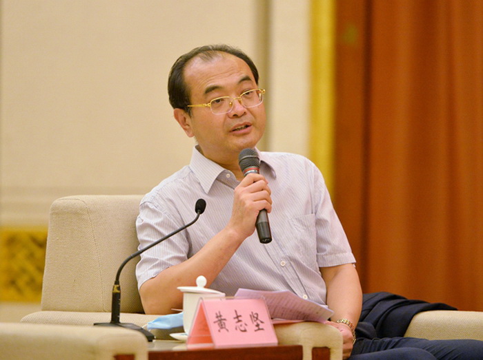 中国出版集团有限公司总经理黄志坚主持会议。