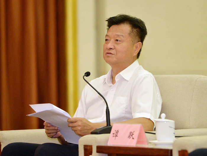 中国出版集团有限公司董事长谭跃出席会议并讲话。