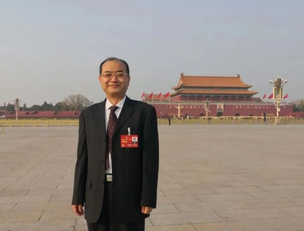 【作者简介】黄志坚，中国出版集团有限公司党组书记、董事长。