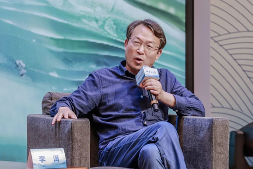曹文轩、李洱、白茶主题访谈3.webp