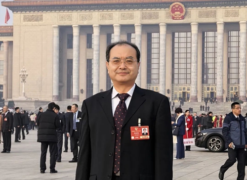 全国政协委员黄志坚：在阅读中丰富联想 引发思考 感受愉悦2