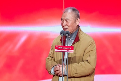 梁晓声 揭晓文学拉力赛奖项
