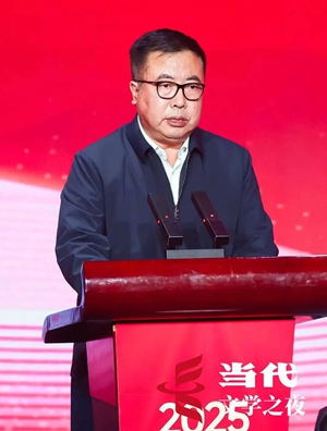 中国出版集团有限公司党组成员、中国出版传媒股份有限公司副总经理、人民文学出版社社长臧永清致答谢辞